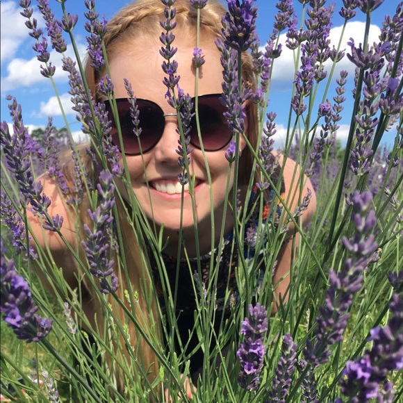 Meet your Posher, Ashley - Picture 1 of 1